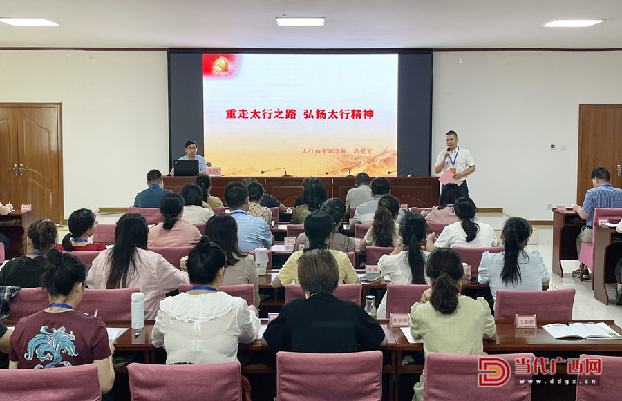 認真聽課。記者張友豪攝_副本